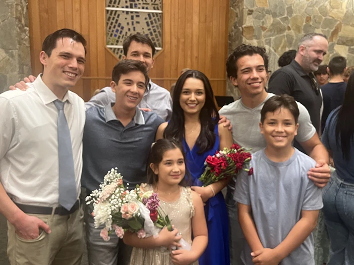 Chiropractic Palm Beach Gardens FL Dr. Taylor's Kids Posing Together